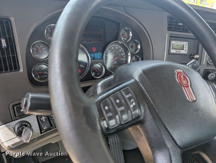 image for item MY9455 2019 Kenworth T680  semi truck