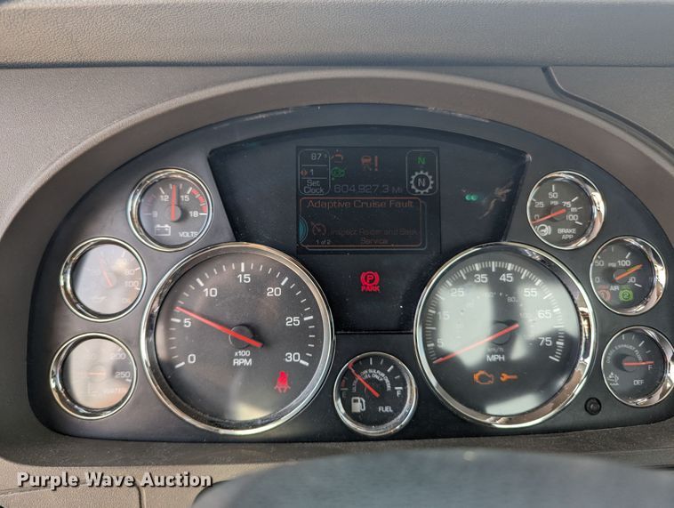 image for item MY9455 2019 Kenworth T680  semi truck