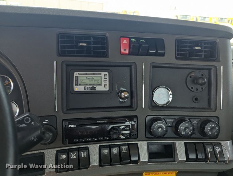 image for item MY9455 2019 Kenworth T680  semi truck