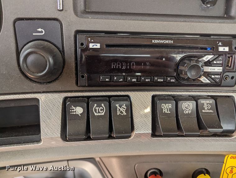 image for item MY9455 2019 Kenworth T680  semi truck