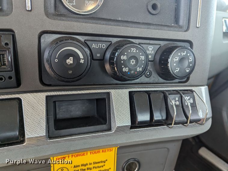 image for item MY9455 2019 Kenworth T680  semi truck