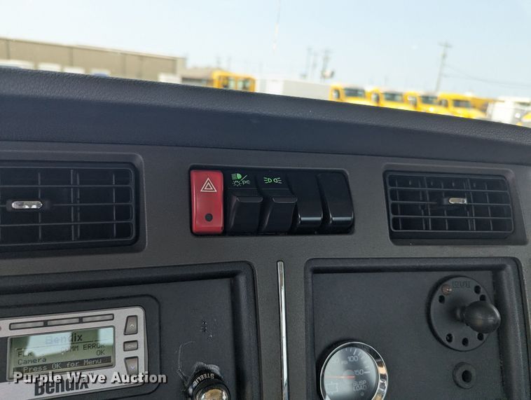 image for item MY9455 2019 Kenworth T680  semi truck