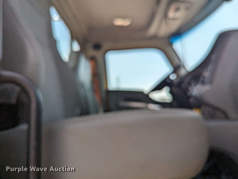 image for item MY9455 2019 Kenworth T680  semi truck