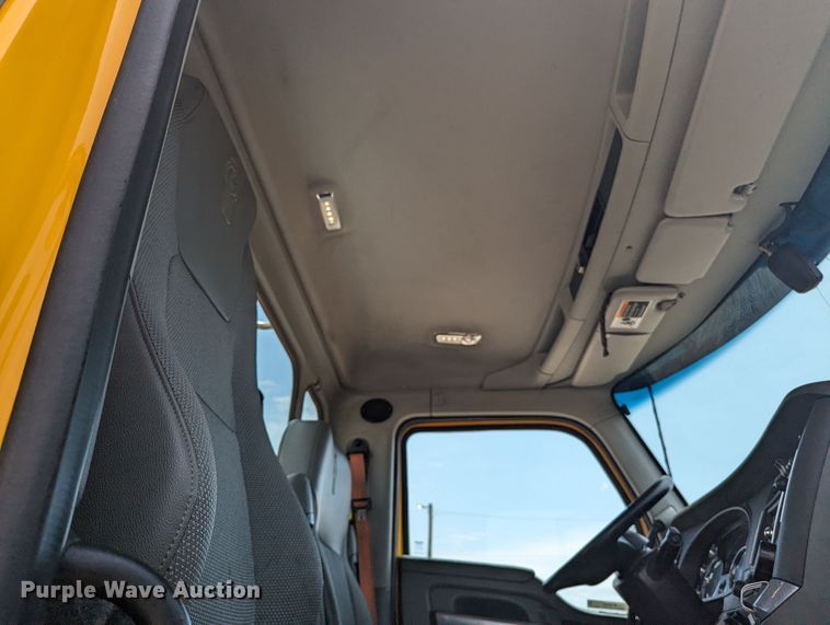 image for item MY9455 2019 Kenworth T680  semi truck