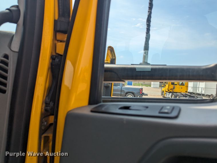 image for item MY9455 2019 Kenworth T680  semi truck