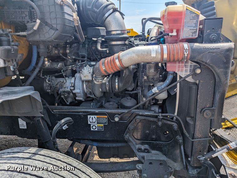 image for item MY9455 2019 Kenworth T680  semi truck