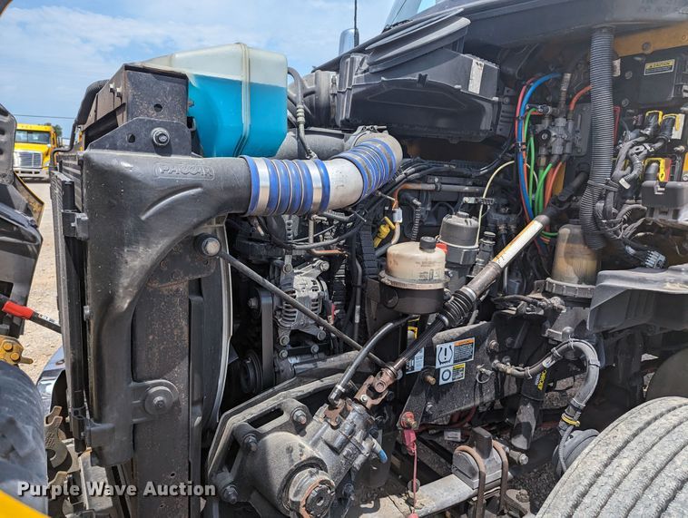 image for item MY9455 2019 Kenworth T680  semi truck