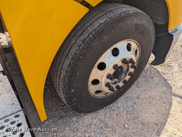 image for item MY9455 2019 Kenworth T680  semi truck