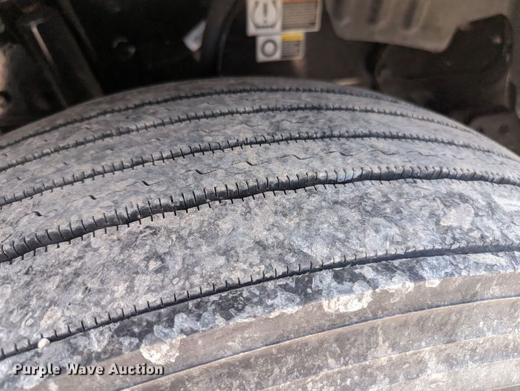 image for item MY9455 2019 Kenworth T680  semi truck