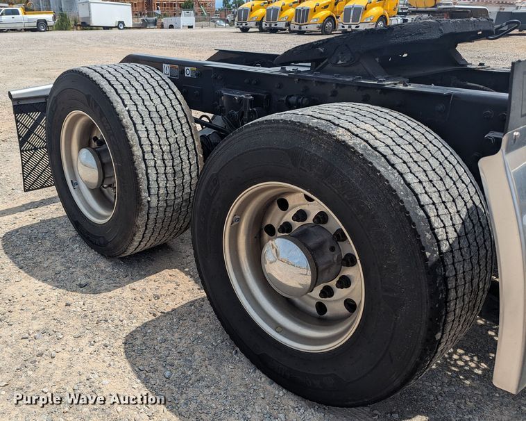 image for item MY9455 2019 Kenworth T680  semi truck