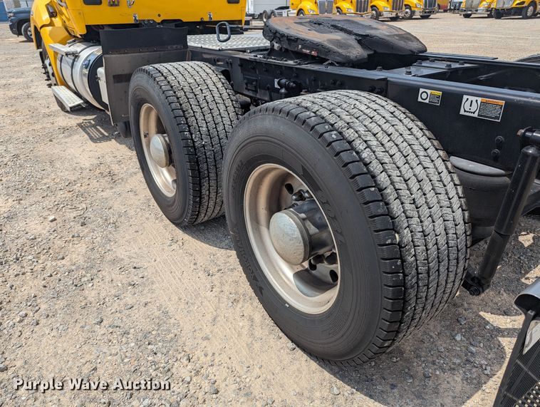 image for item MY9455 2019 Kenworth T680  semi truck