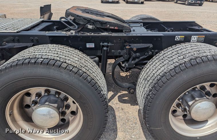 image for item MY9455 2019 Kenworth T680  semi truck