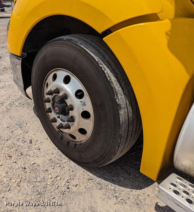 image for item MY9455 2019 Kenworth T680  semi truck