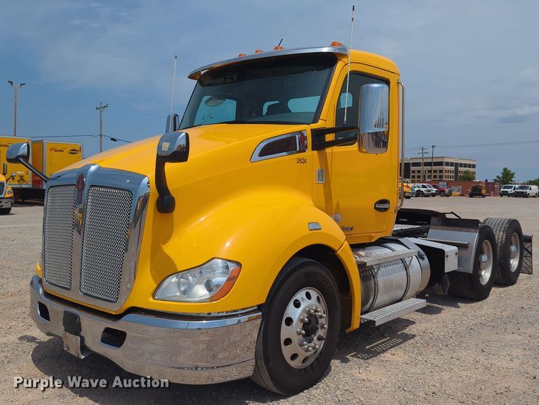 image for item MY9456 2019 Kenworth T680  semi truck