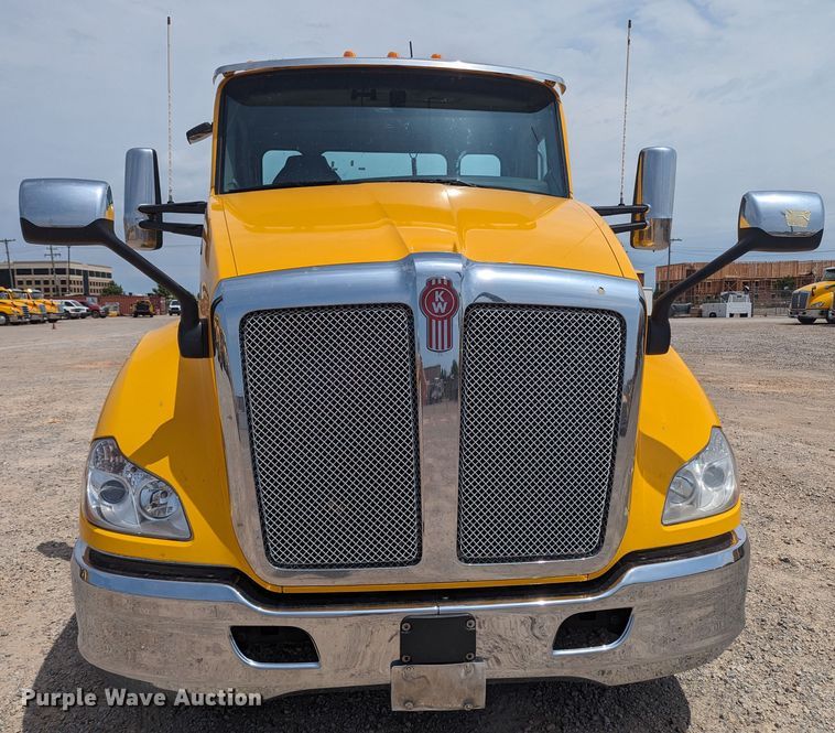 image for item MY9456 2019 Kenworth T680  semi truck