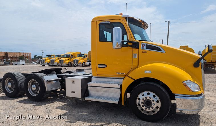 image for item MY9456 2019 Kenworth T680  semi truck