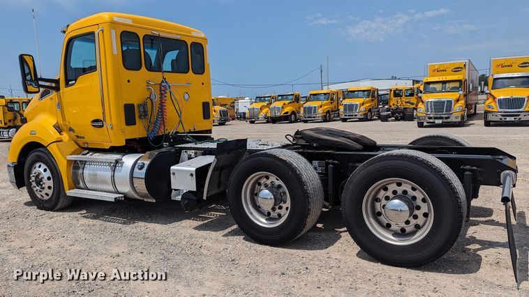 image for item MY9456 2019 Kenworth T680  semi truck