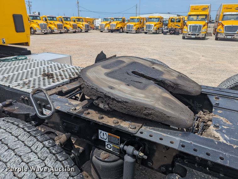 image for item MY9456 2019 Kenworth T680  semi truck