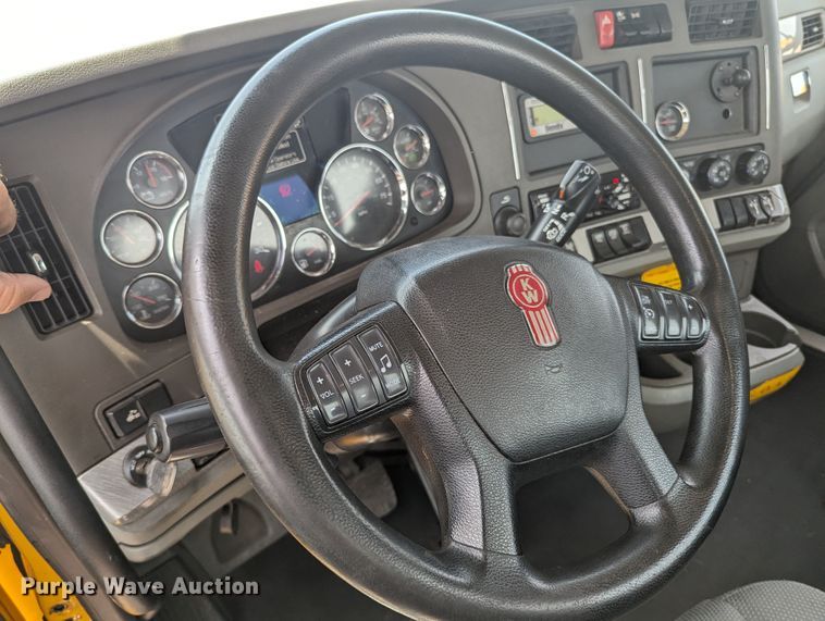 image for item MY9456 2019 Kenworth T680  semi truck