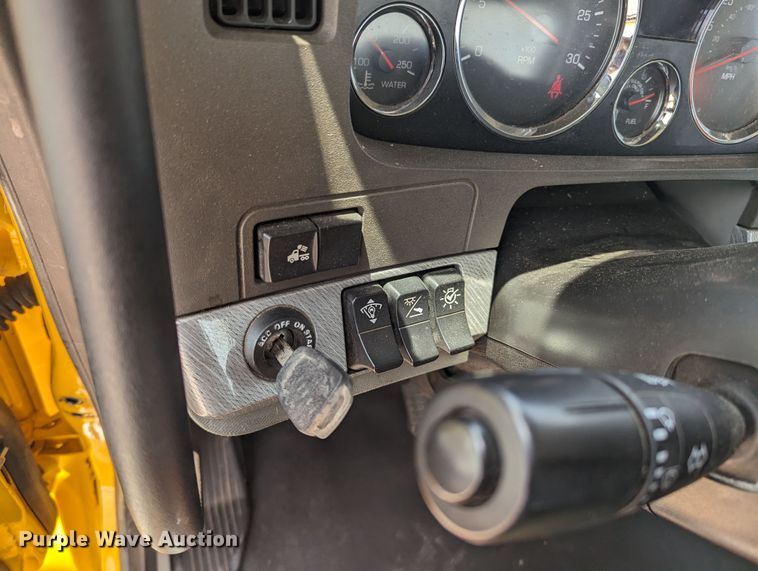 image for item MY9456 2019 Kenworth T680  semi truck