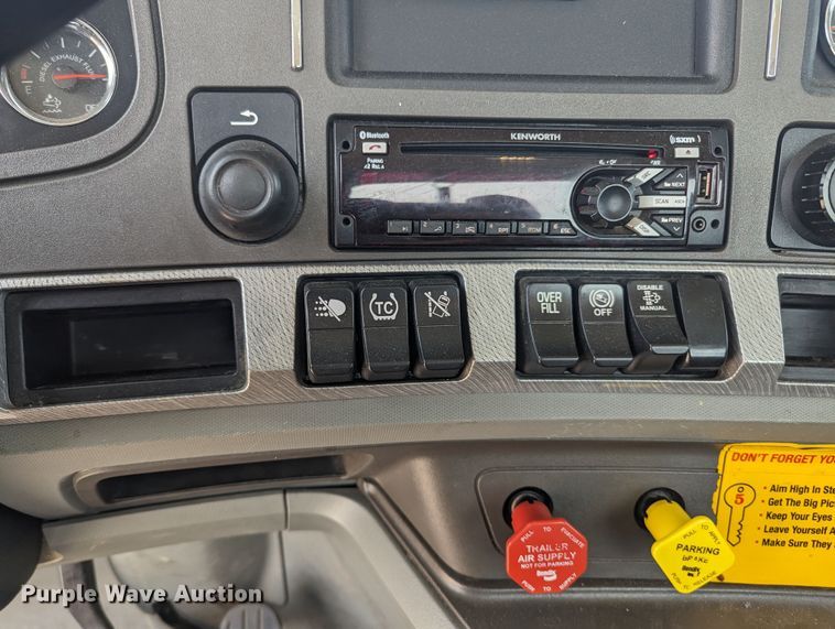 image for item MY9456 2019 Kenworth T680  semi truck