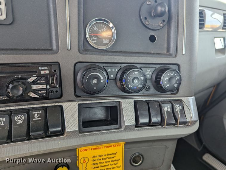 image for item MY9456 2019 Kenworth T680  semi truck