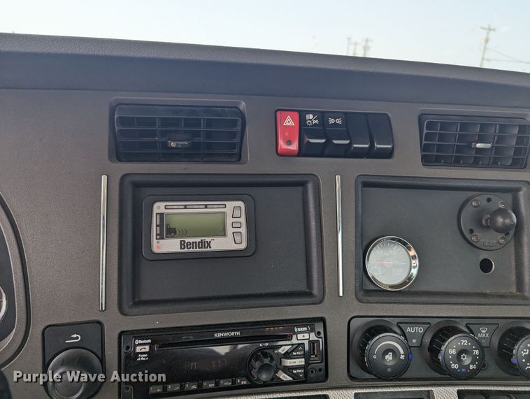 image for item MY9456 2019 Kenworth T680  semi truck