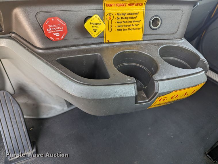 image for item MY9456 2019 Kenworth T680  semi truck