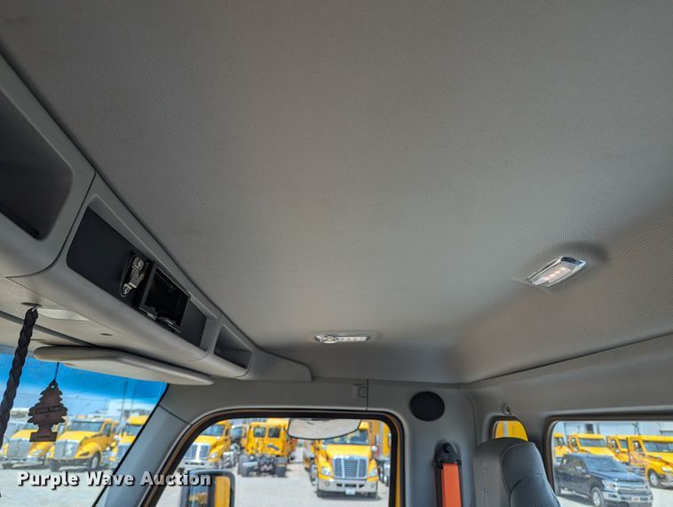 image for item MY9456 2019 Kenworth T680  semi truck