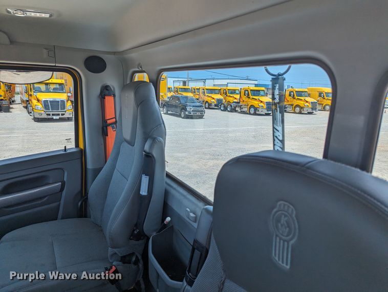 image for item MY9456 2019 Kenworth T680  semi truck