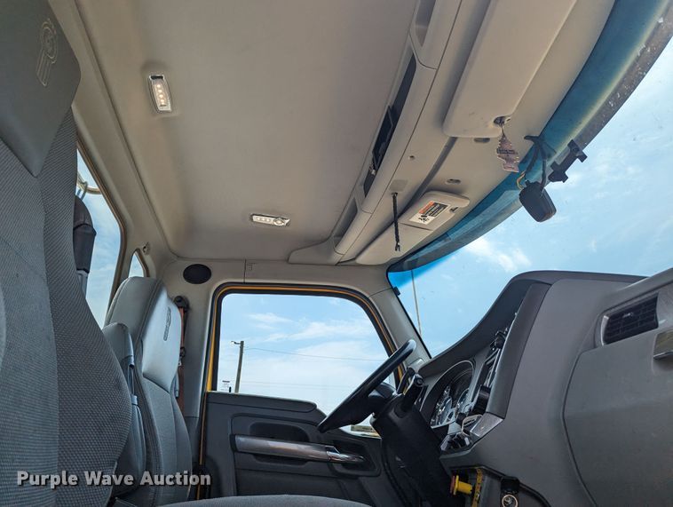 image for item MY9456 2019 Kenworth T680  semi truck