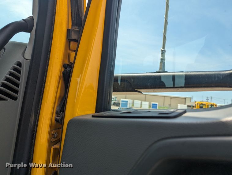 image for item MY9456 2019 Kenworth T680  semi truck