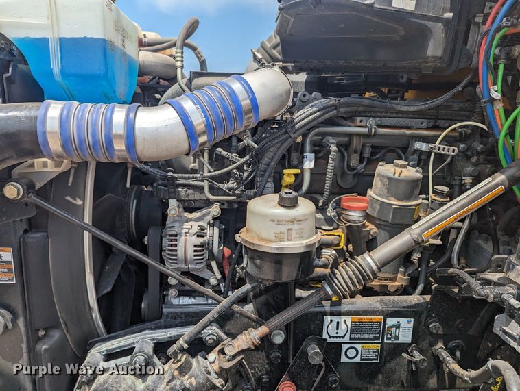 image for item MY9456 2019 Kenworth T680  semi truck