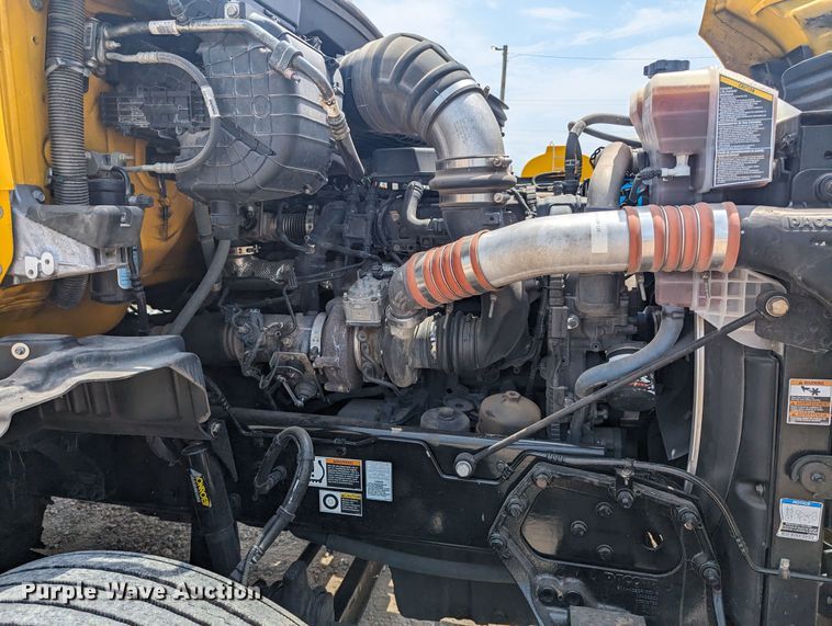 image for item MY9456 2019 Kenworth T680  semi truck