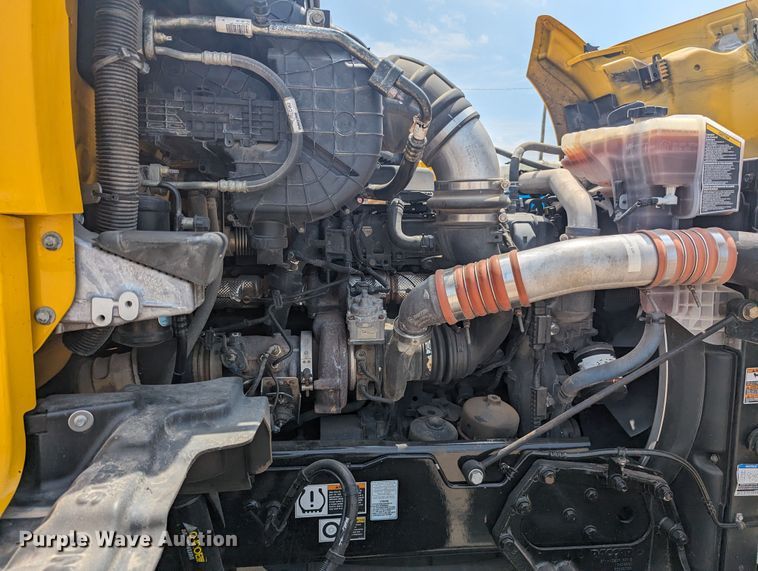 image for item MY9456 2019 Kenworth T680  semi truck