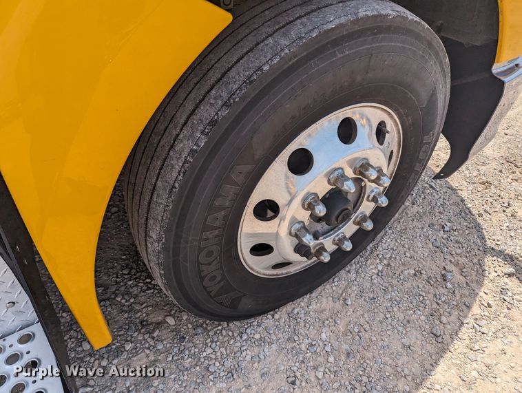 image for item MY9456 2019 Kenworth T680  semi truck