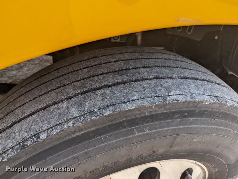 image for item MY9456 2019 Kenworth T680  semi truck