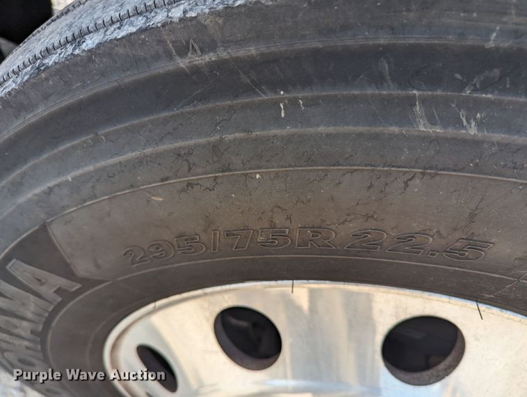 image for item MY9456 2019 Kenworth T680  semi truck