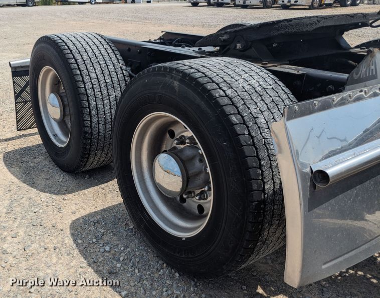 image for item MY9456 2019 Kenworth T680  semi truck