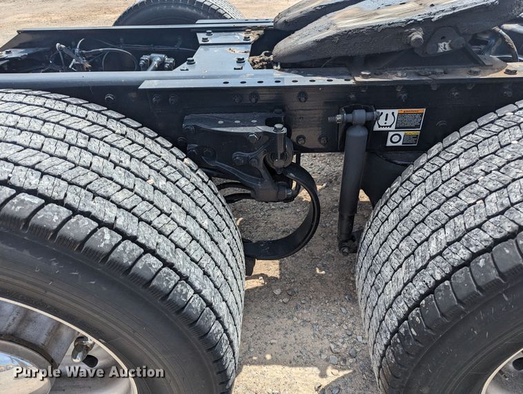 image for item MY9456 2019 Kenworth T680  semi truck