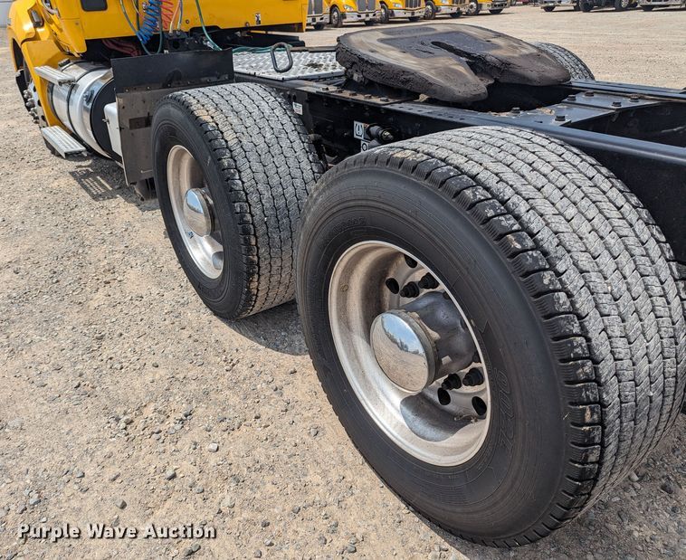 image for item MY9456 2019 Kenworth T680  semi truck