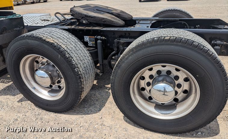 image for item MY9456 2019 Kenworth T680  semi truck