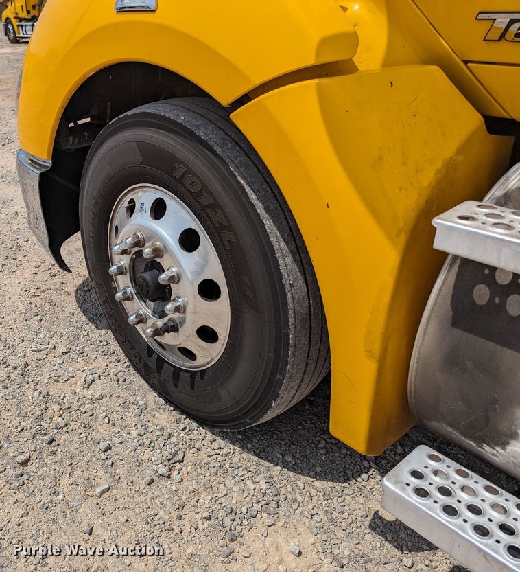 image for item MY9456 2019 Kenworth T680  semi truck