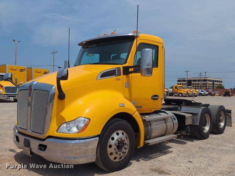 image for item MY9457 2019 Kenworth T680  semi truck