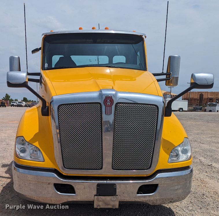 image for item MY9457 2019 Kenworth T680  semi truck
