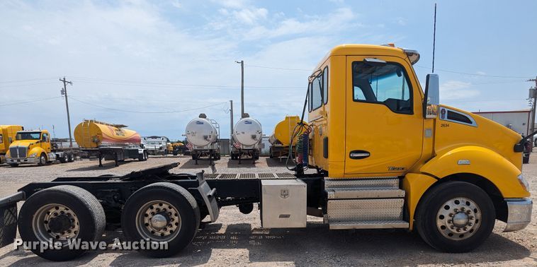 image for item MY9457 2019 Kenworth T680  semi truck