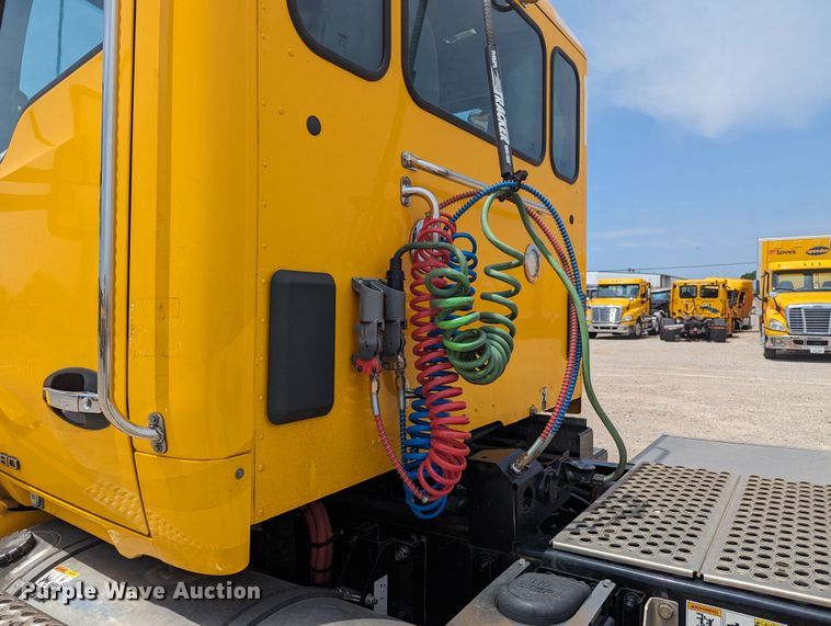 image for item MY9457 2019 Kenworth T680  semi truck