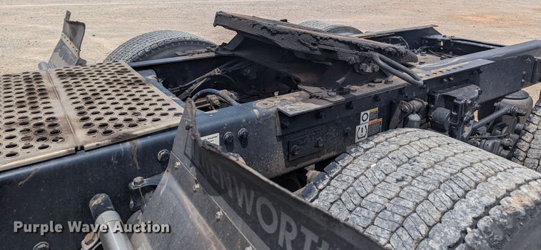 image for item MY9457 2019 Kenworth T680  semi truck