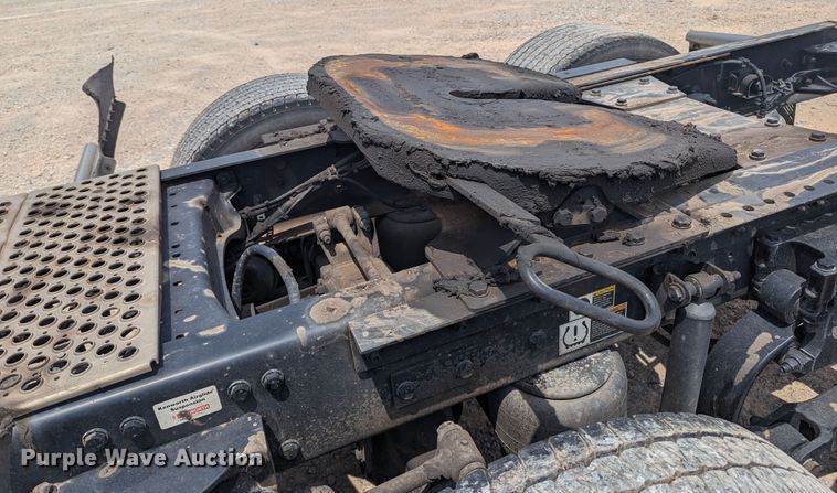 image for item MY9457 2019 Kenworth T680  semi truck