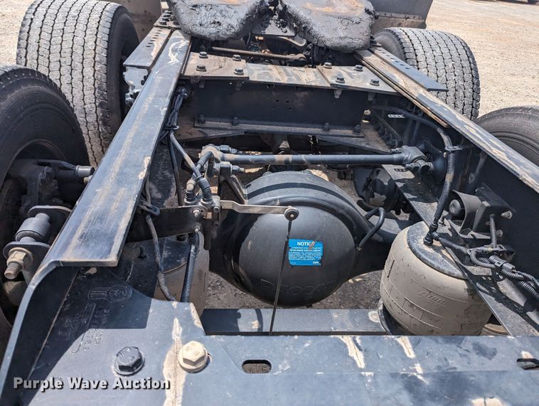 image for item MY9457 2019 Kenworth T680  semi truck